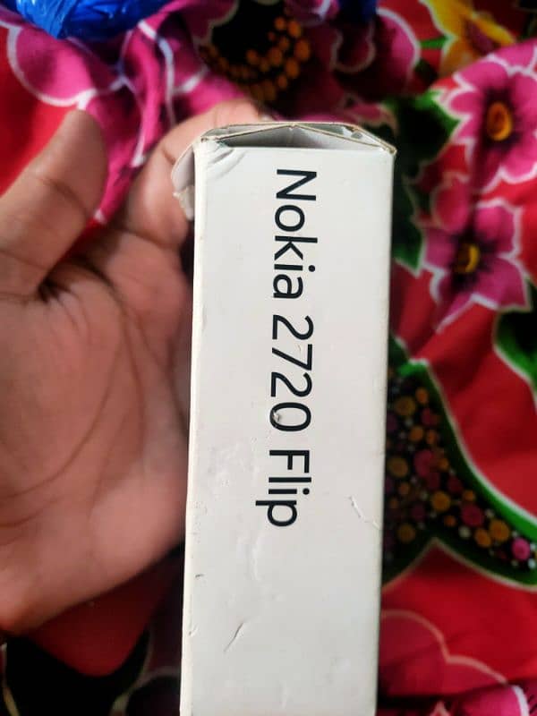 Nokia 2720 with box 4