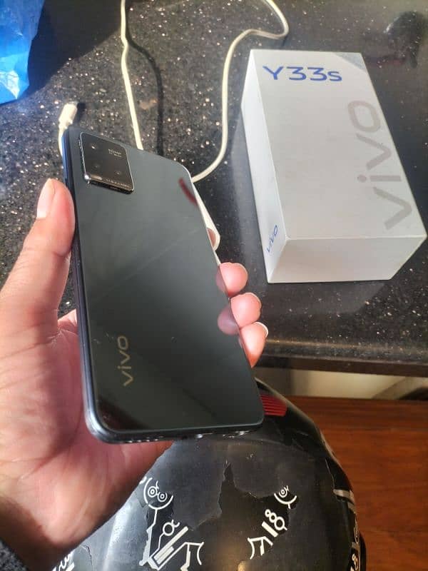 Vivo y33s  8+4/128 with box and original charger 2