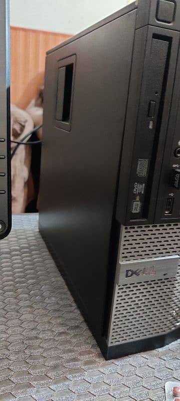 Dell PC with 24 Inches Monitor 2