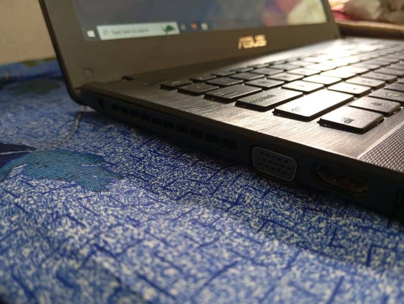 ASUS LAPTOP 8