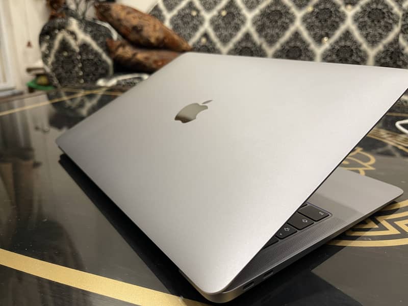 Apple Laptop Macbook Air 2019, Core i5, 256GB SSD, 8GB Ram 3