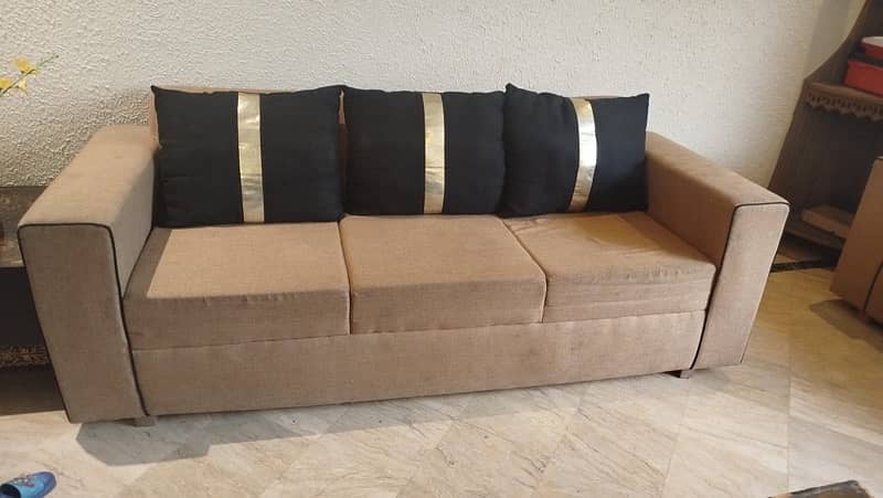 7 seaters Sofa set almost new condition minor used 0