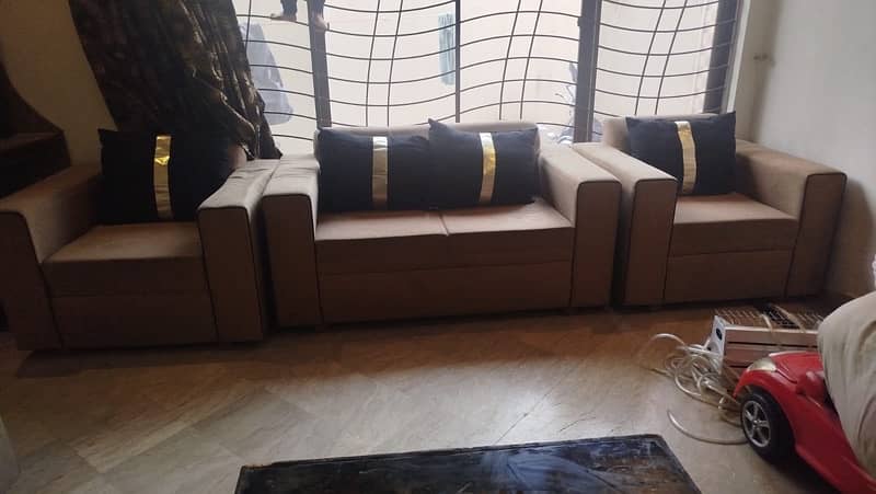 7 seaters Sofa set almost new condition minor used 1