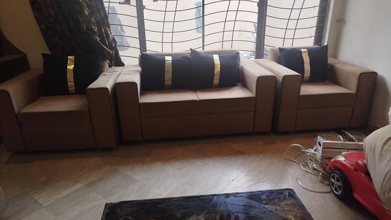 7 seaters Sofa set almost new condition minor used 3