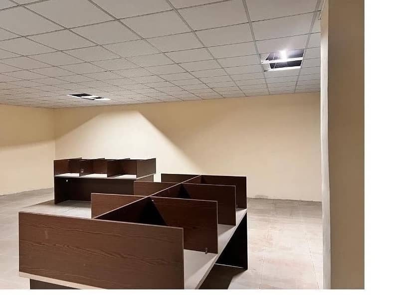 Investment Corridor And Builders Proudly Offer Area 1200 Square Feet Corporate Office Available For Rent in Main Boulevard Road Gulberg 3 Lahore 3