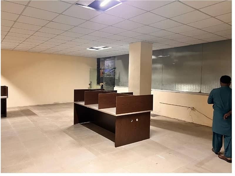 Investment Corridor And Builders Proudly Offer Area 1200 Square Feet Corporate Office Available For Rent in Main Boulevard Road Gulberg 3 Lahore 7