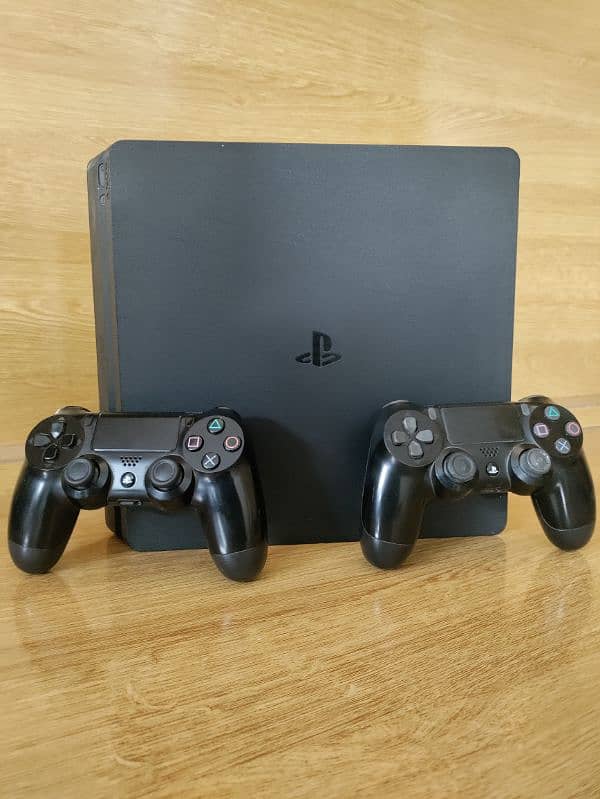 PS4 Slim 500gb with two original Dualshock 4 controllers 0