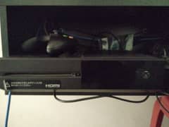 Xbox One 500GB with 1 Controller