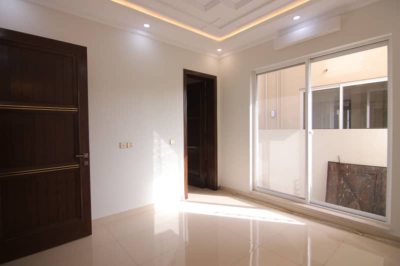 CAPITAL GROUP OFFERS 9 MARLA ELEGANT HOUSE FOR SALE IN REAL COTTAGES BESIDES DHA PHASE 2. 18