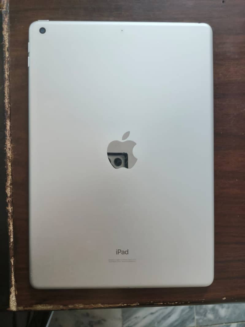 iPad 8th Generation with Apple pencil 1st Gen ( 128 Gb) 1