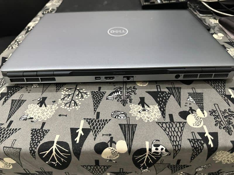 Dell Precision 7550 0