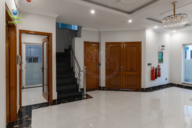 CAPITAL GROUP OFFER OUT CLASS 10 MARLA HOUSE FOR SALE IN DHA PHASE 1 WITH 4 BEDROOMS. 28