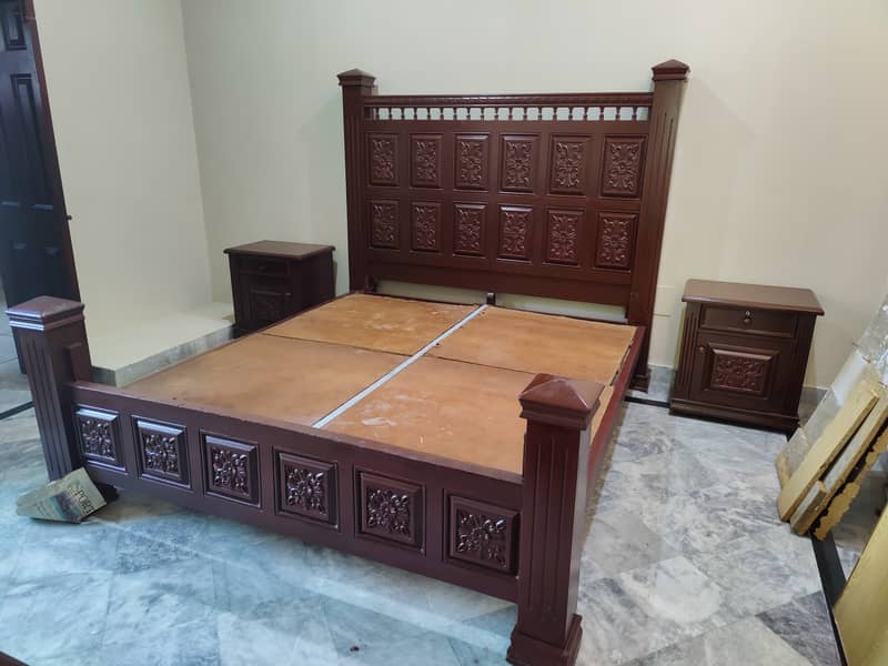 King Size Bed with 2 side Tables and Large Dressing Table 2