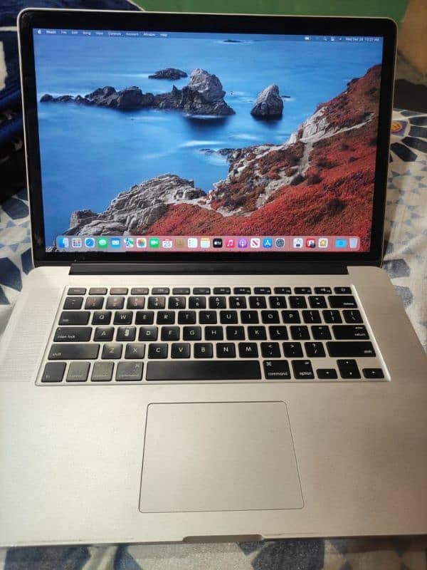 macbook pro mid 2015 0