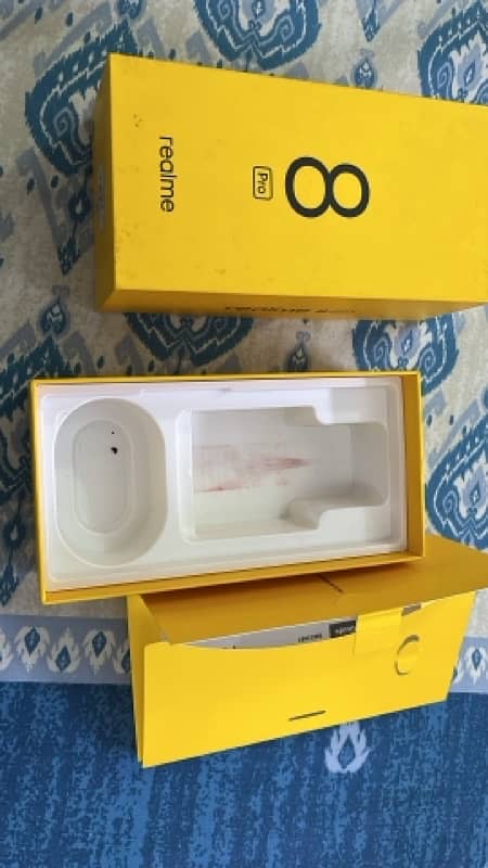 Realme 8 pro 10/10 condition with complete accesories 6