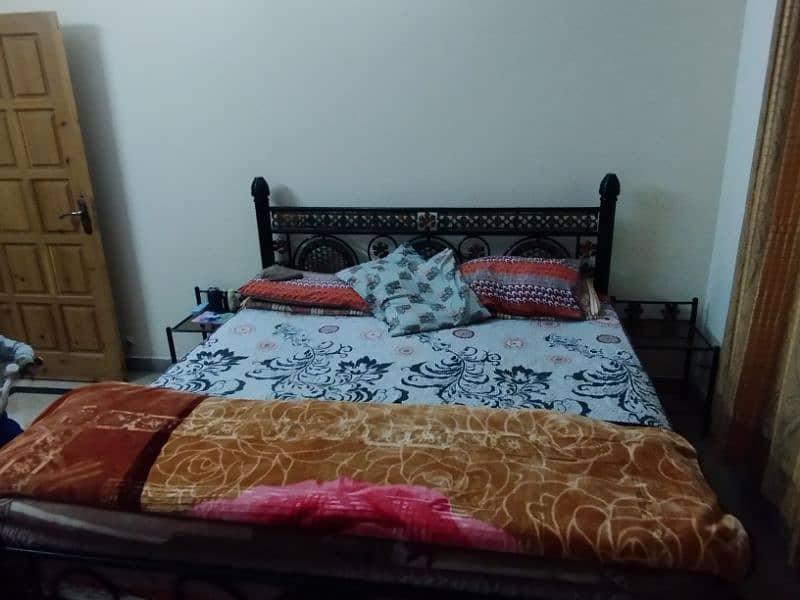 bed set, chairs, dressing table 2