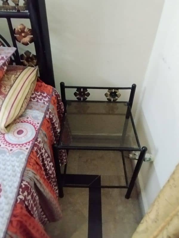 bed set, chairs, dressing table 3