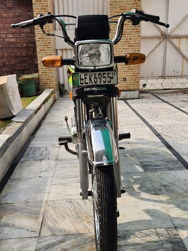 Honda CD 70.2019 model. Lahore registerd 1