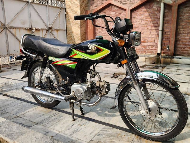 Honda CD 70.2019 model. Lahore registerd 2