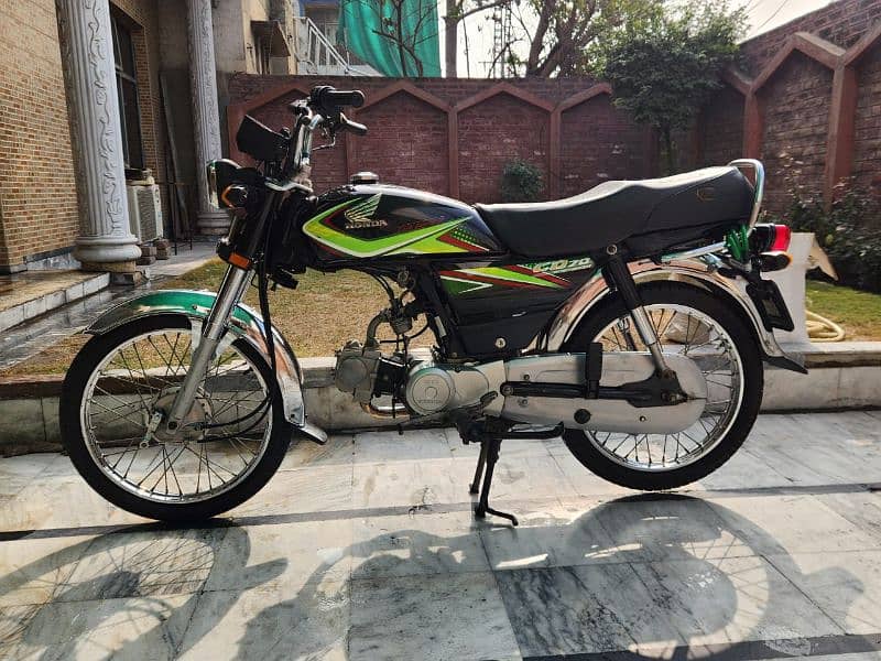 Honda CD 70.2019 model. Lahore registerd 4