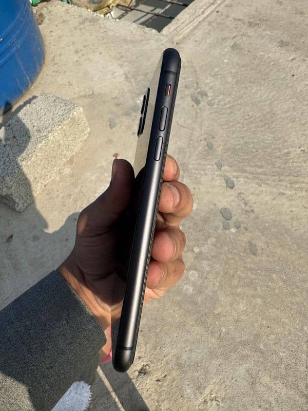 IPHONE 11  WATER PACK. ONE YEAR OFFICAL WARRANTY 5