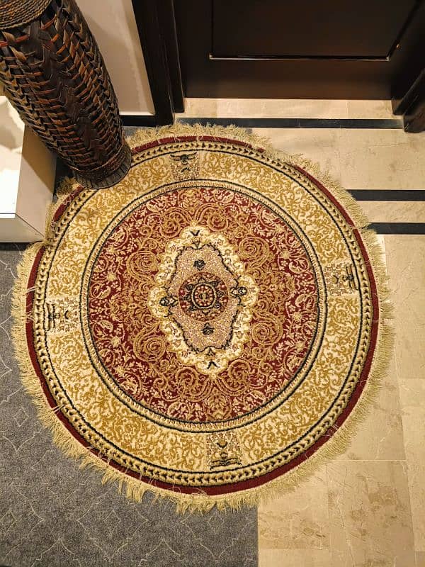 ROUND CARPET 2