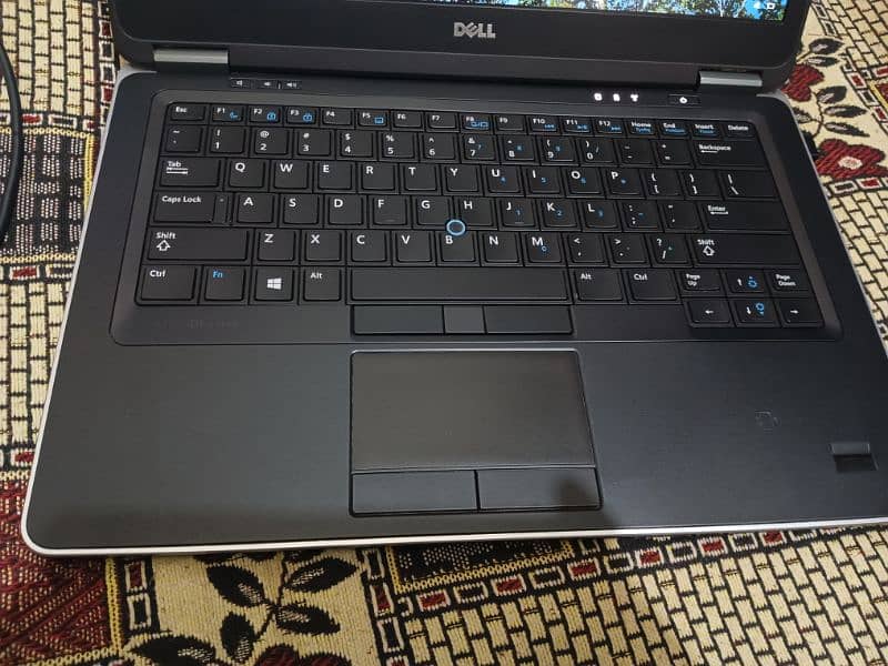 Dell latitude 7440 , Core i5, 4th generation, 8 GB Ram, 256 GB ssd 8