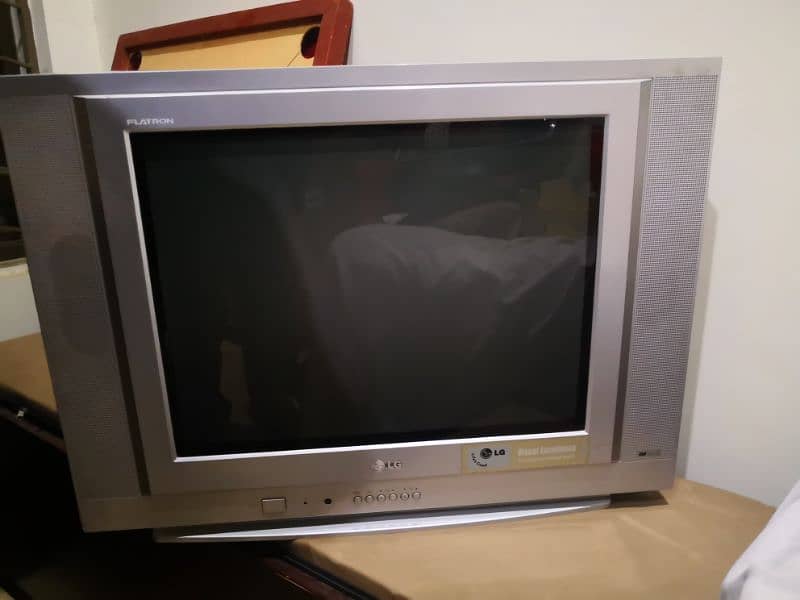 LG FLATRON 21 INCH TELEVISION 3