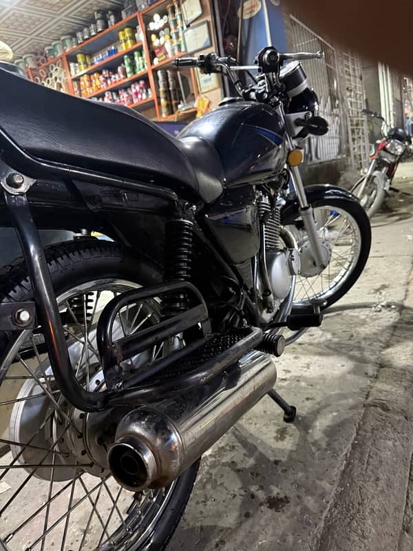 Suzuki GS150 7