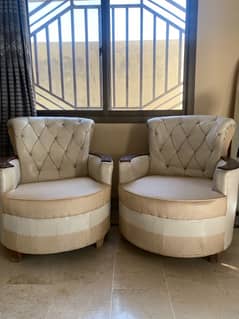 5 Seater sofa set with table (free covers available )