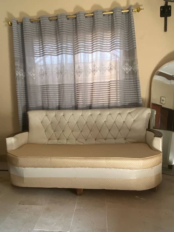 5 Seater sofa set with table (free covers available ) 1