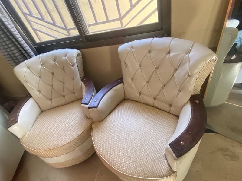 5 Seater sofa set with table (free covers available ) 5