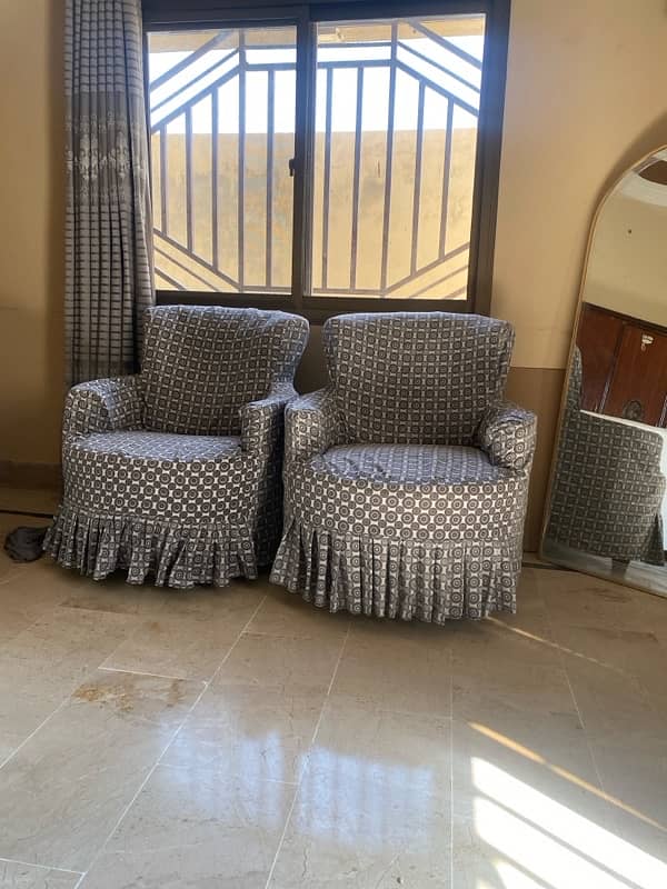 5 Seater sofa set with table (free covers available ) 8