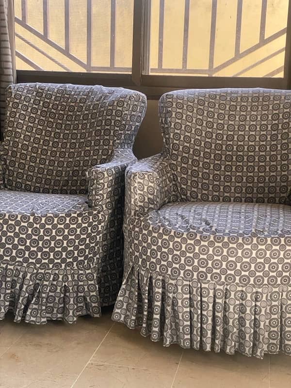 5 Seater sofa set with table (free covers available ) 9