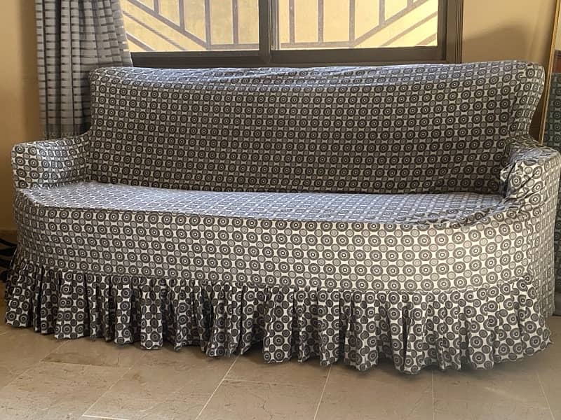 5 Seater sofa set with table (free covers available ) 10