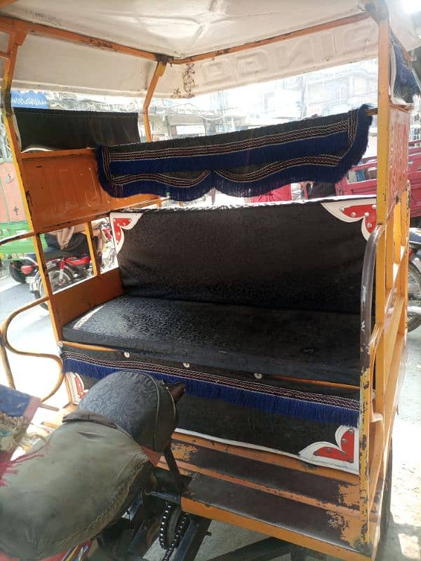 I am selling my QINGQI 100cc rickshaw condition 10/8 3