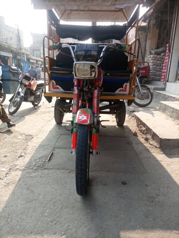 I am selling my QINGQI 100cc rickshaw condition 10/8 17