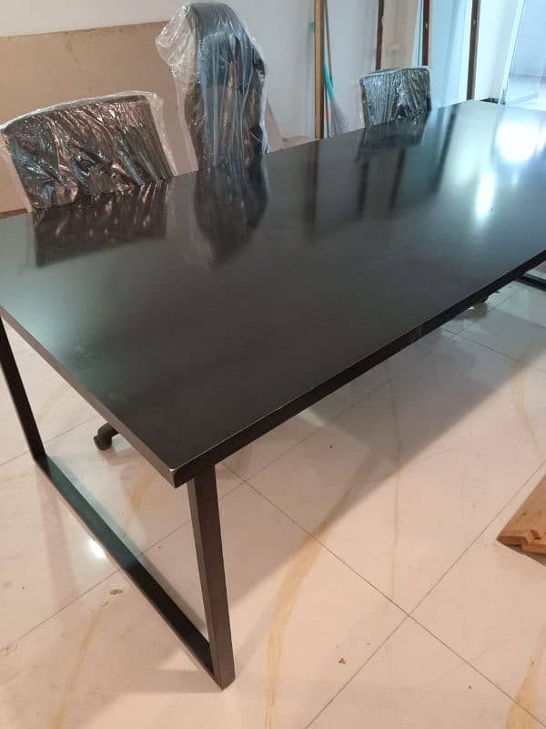 black table 1