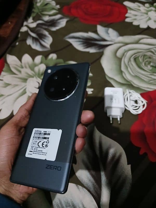 infinix zero 40 8gbram 256gbrom 5g only cash 4