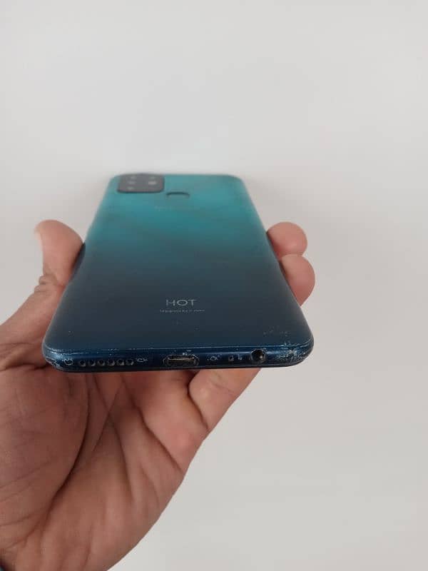 urgent sale Infinix hot 8 4gb 64gb  hai may number 03059826169 4