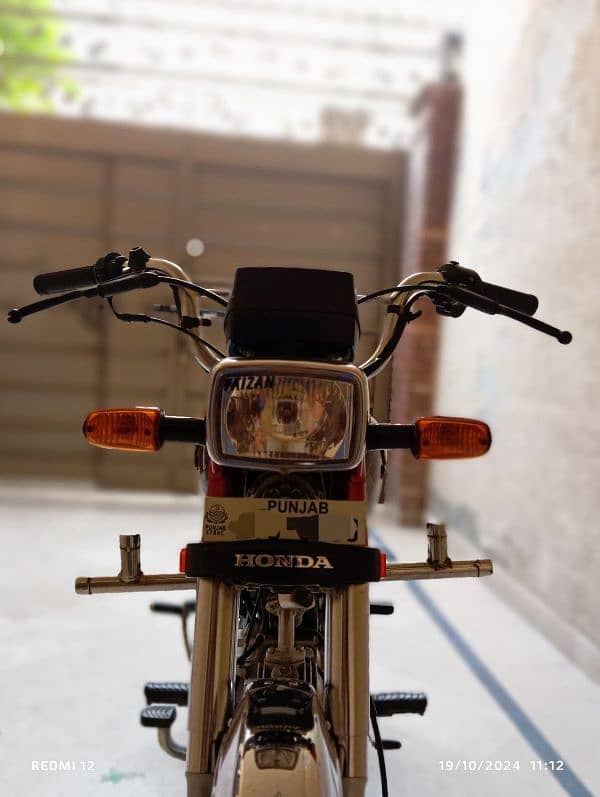 Honda CD 70 almost in new condition 9