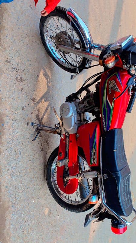 Honda 125 bilkul saaf condition mein all okay one hand 0