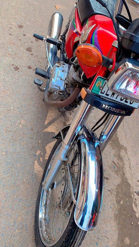 Honda 125 bilkul saaf condition mein all okay one hand 3