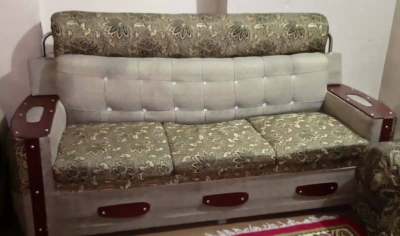 SiX Seater Sofa Set 1 , 2 And 3 Seater in Lush Condition. 2