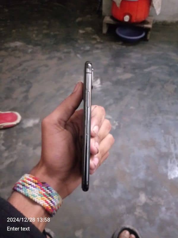 Iphone x 10 by 10 Condition 3