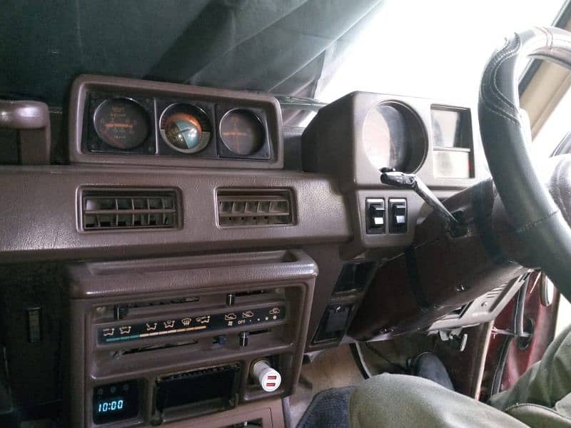 Mitsubishi Pajero 1987 12