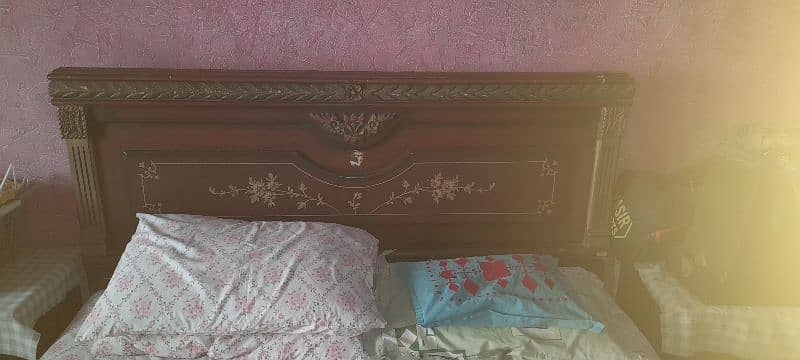 I want to sell out 9ne King bed with full set queen bed and kids beds 2