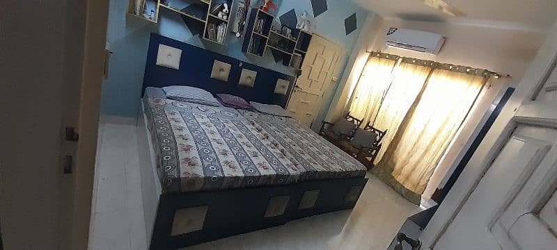 I want to sell out 9ne King bed with full set queen bed and kids beds 7