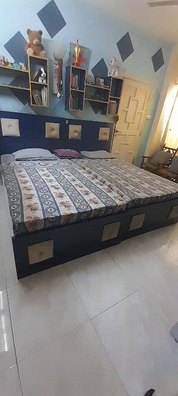 I want to sell out 9ne King bed with full set queen bed and kids beds 8