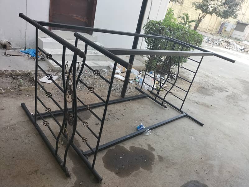 2 single iron bed for sale with inner hard board 0